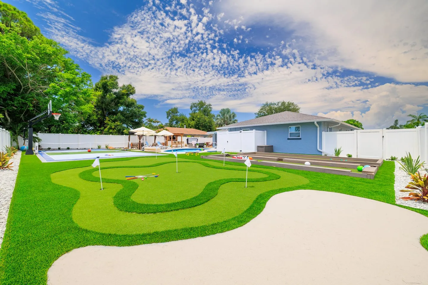 The Breezy Palm: professionally designed putting green