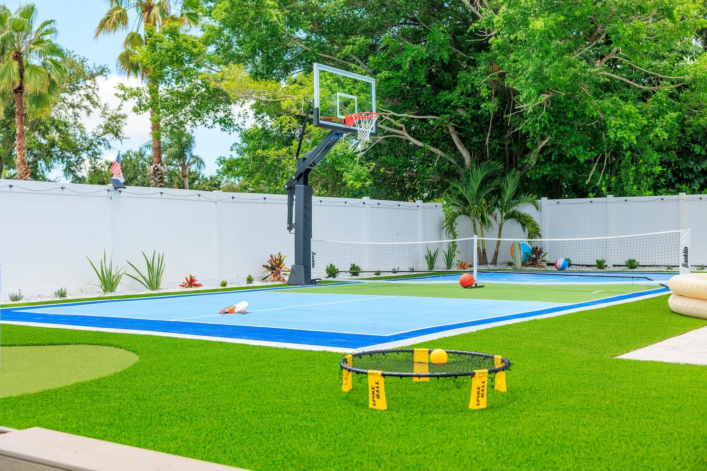 The Breezy Palm: pickleball and basketball sports court