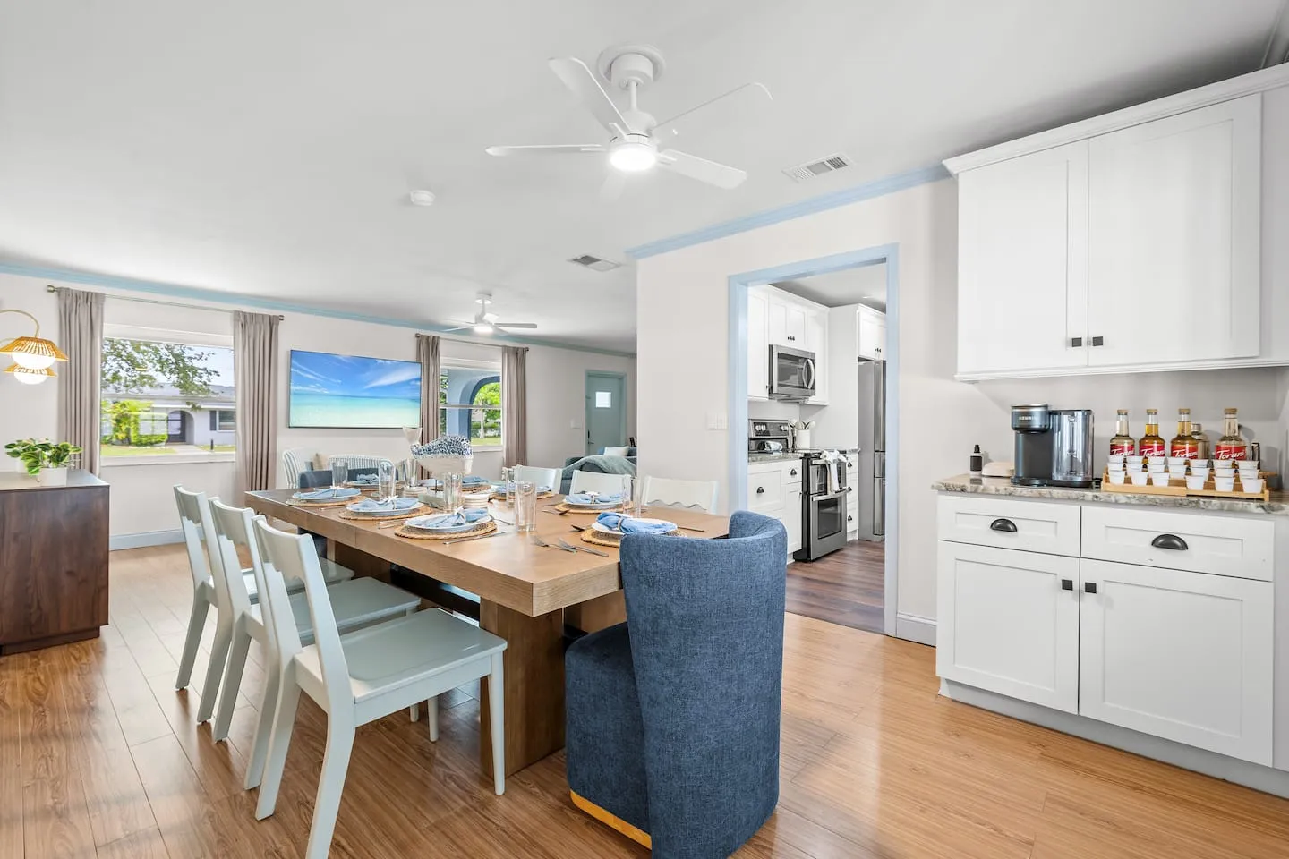The Breezy Palm: dining area and kitchen
