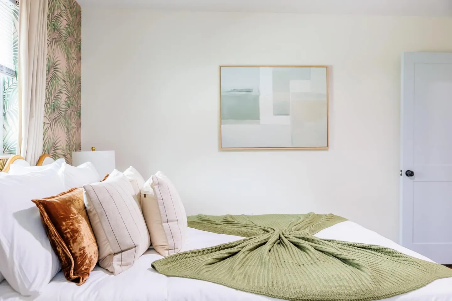 The Breezy Palm: king bedroom