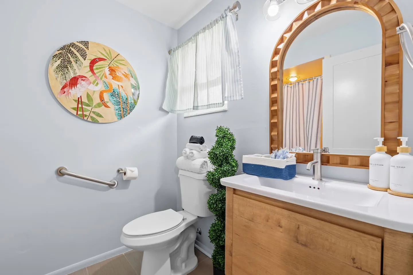 The Breezy Palm: bathroom