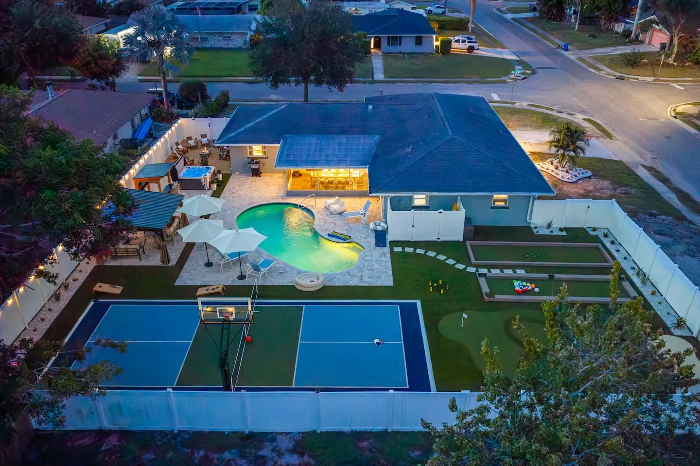 The Breezy Palm: aerial view of the backyard