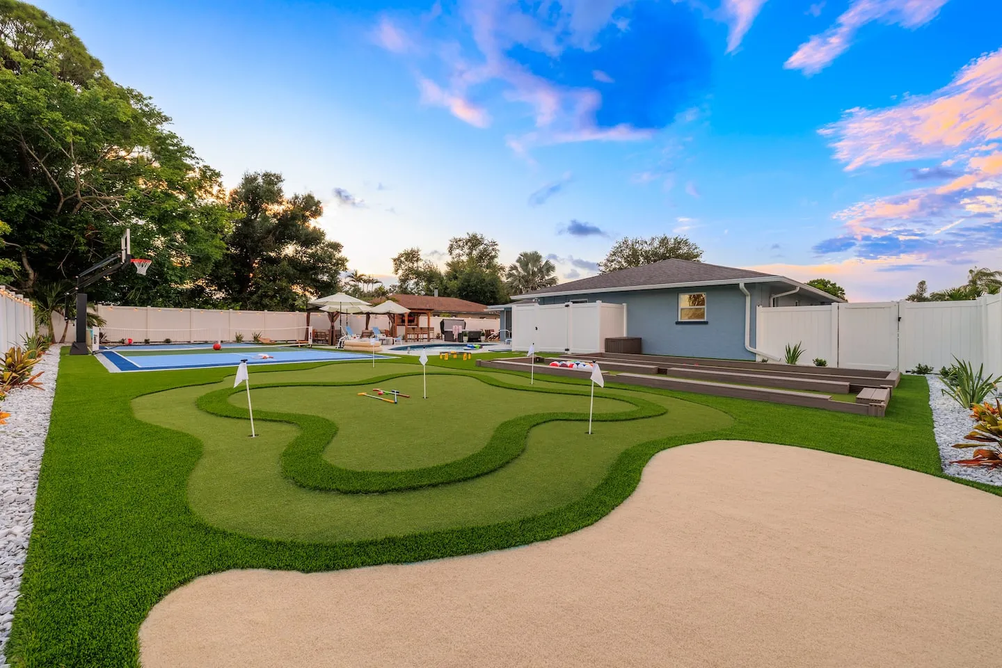 The Breezy Palm: putting green with sand bunker
