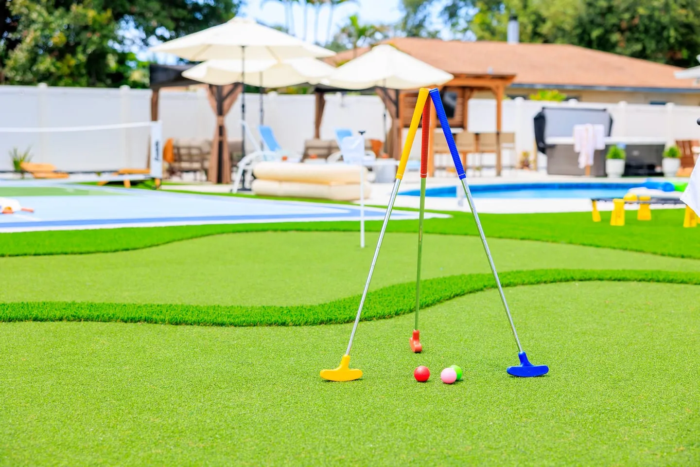 The Breezy Palm: lawn games by the pergola