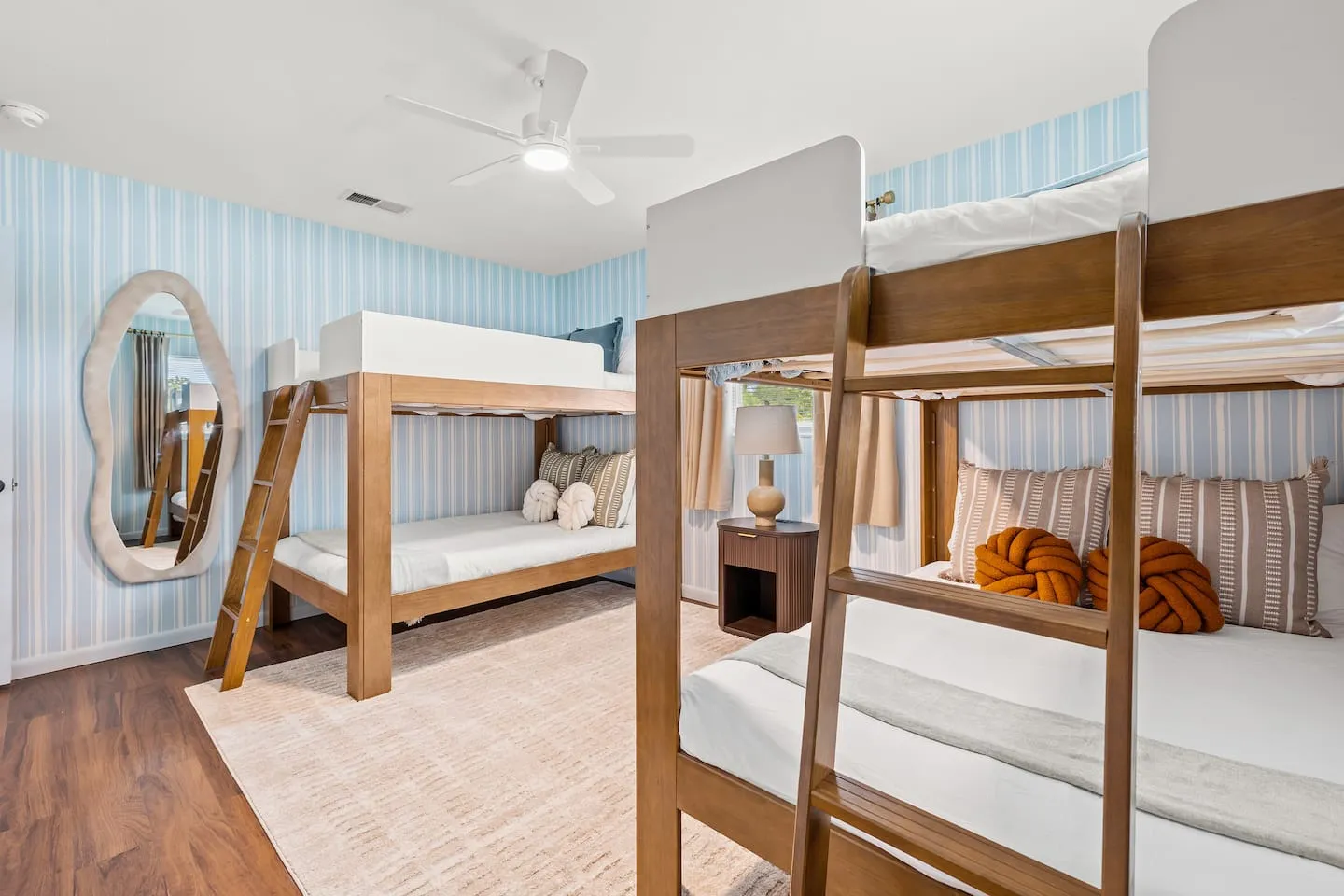 The Breezy Palm: bunk room