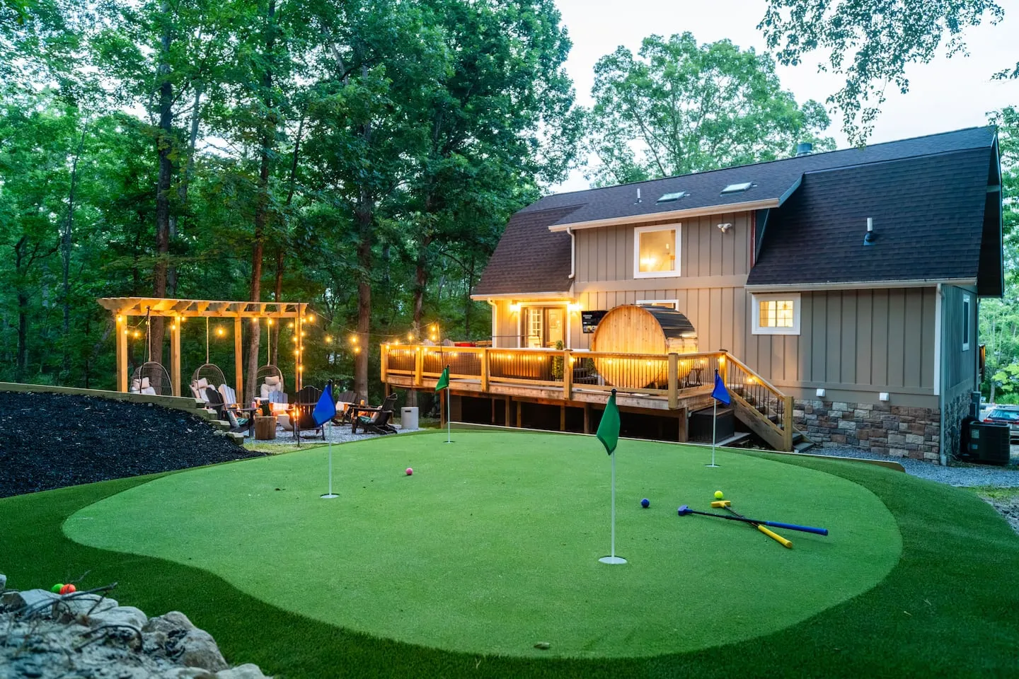 Honey Hollow: backyard putting green and pergola