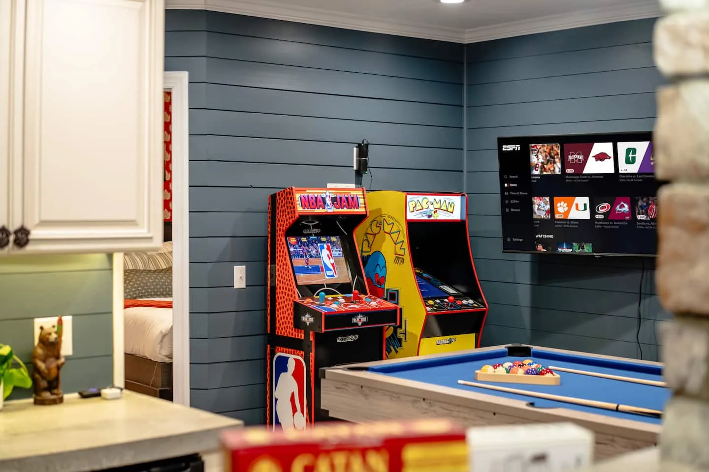 Honey Hollow: Pac-Man and NBA Jam arcade machines