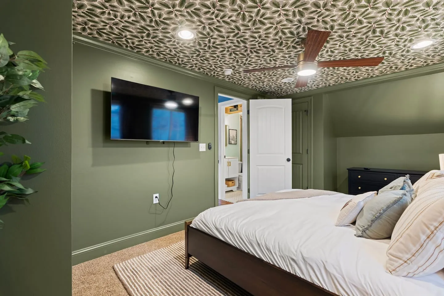 Honey Hollow: bedroom with green walls and smart TV
