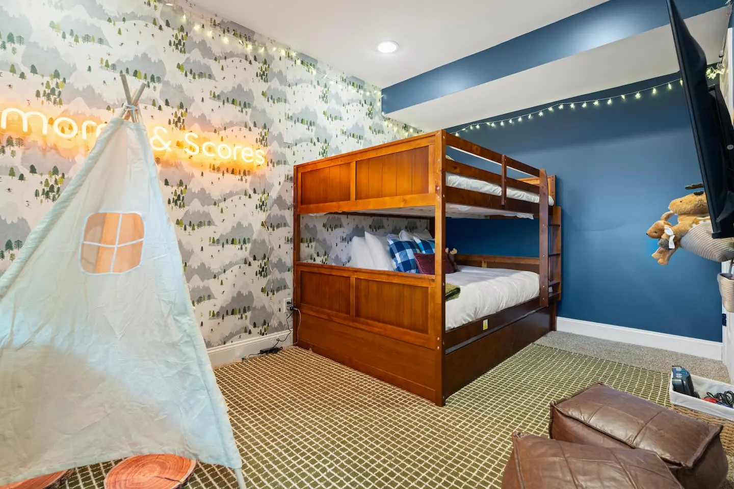 Honey Hollow: bunk room with full-over-full bunk bed and play tent