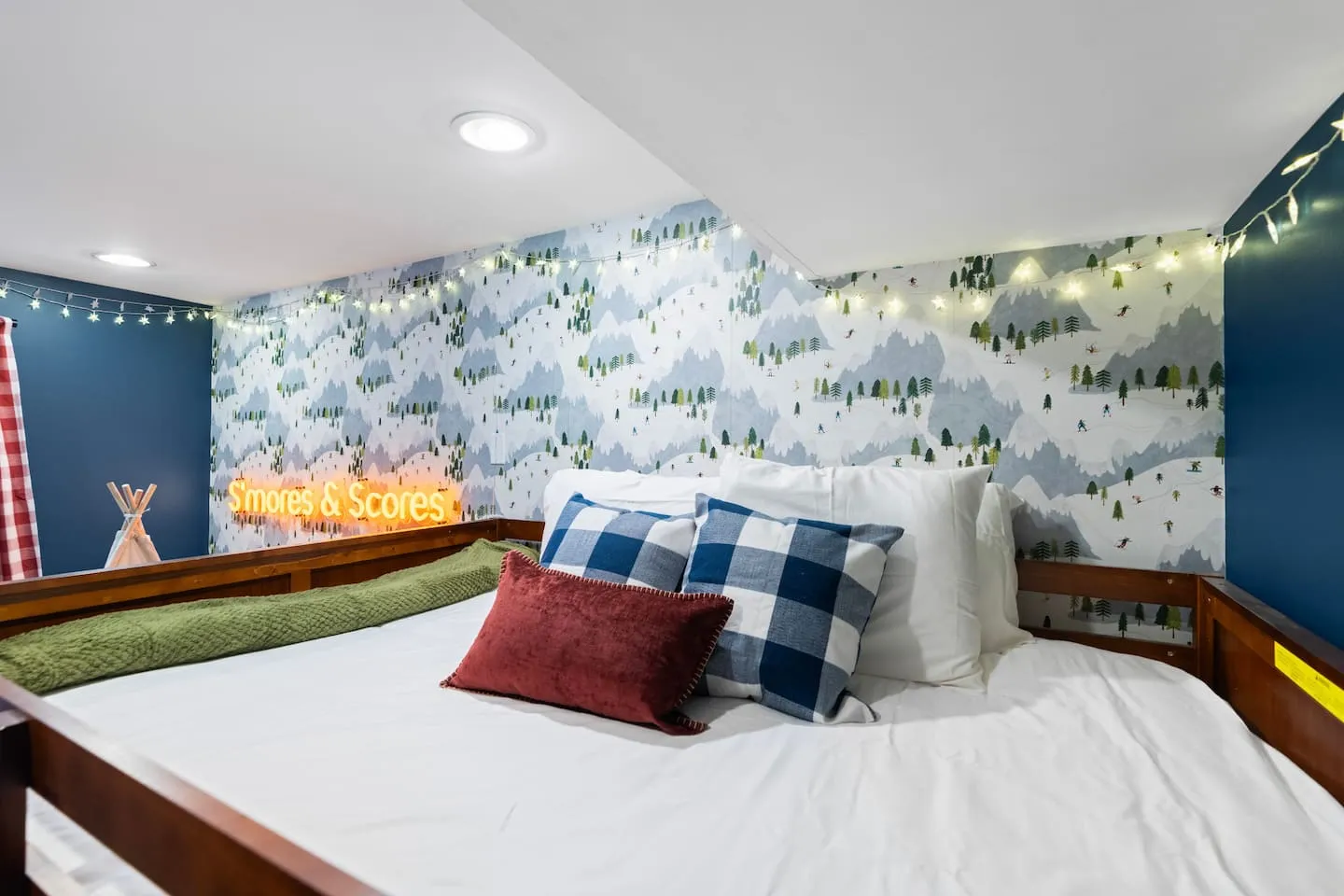 Honey Hollow: bedroom with forest wallpaper