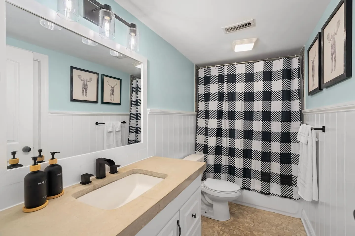 Honey Hollow: bathroom with houndstooth shower curtain
