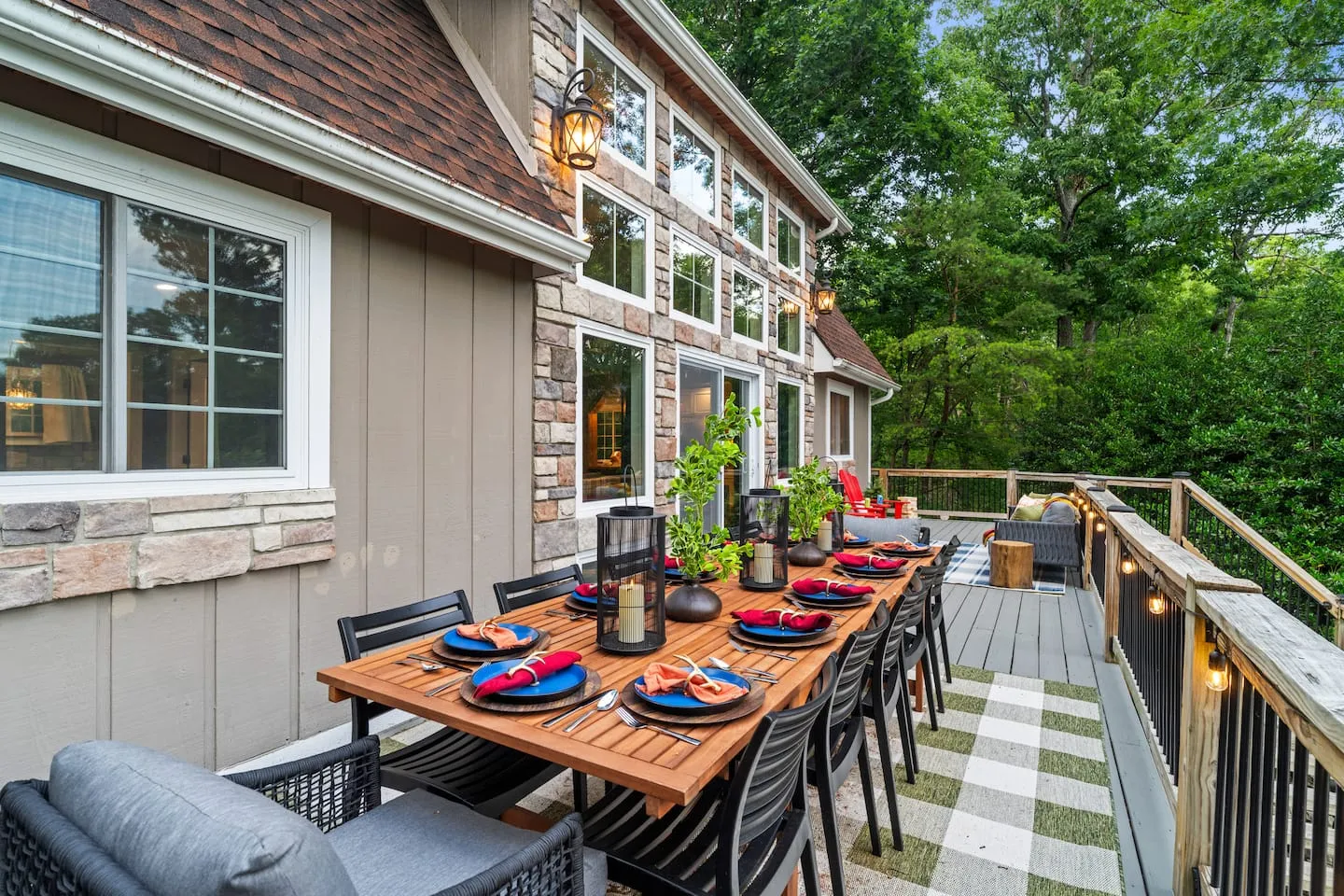 Honey Hollow: deck dining table in daylight