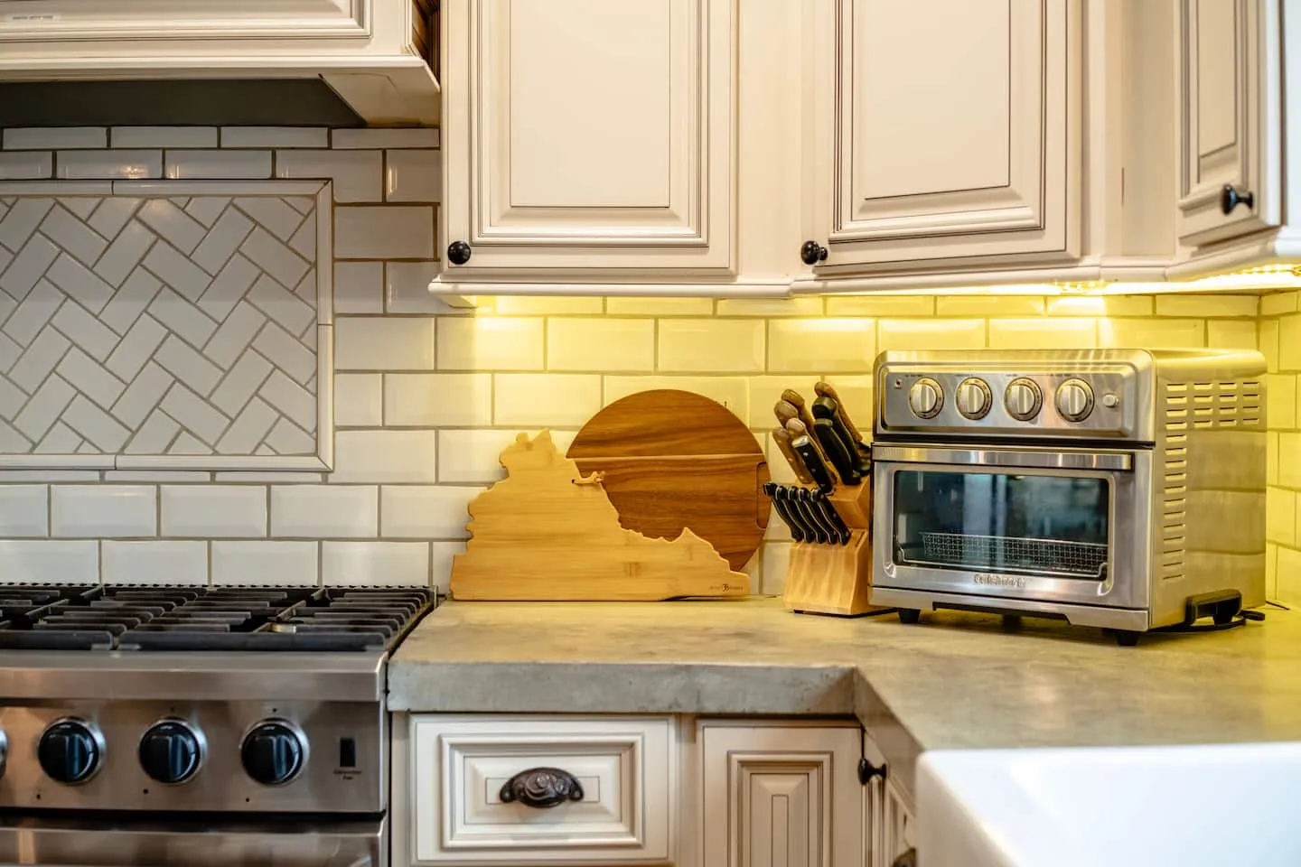 Honey Hollow: kitchen range and backsplash